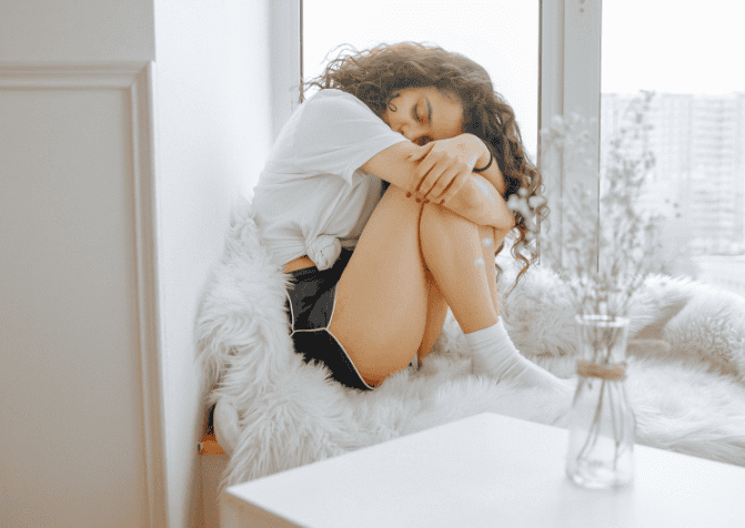 Stemmingswisselingen en prikkelbare gevoelens voor je menstruatie