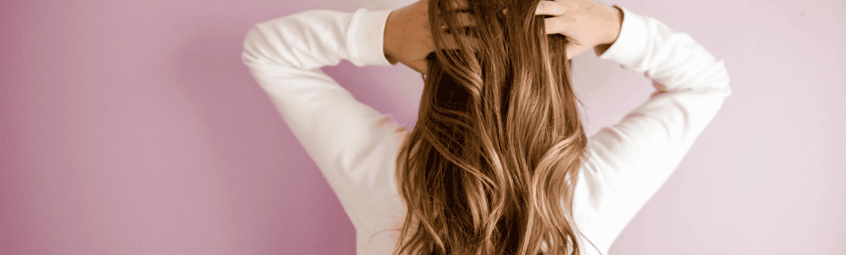 Haarbos, mooi en glanzend haar komt van binnenuit