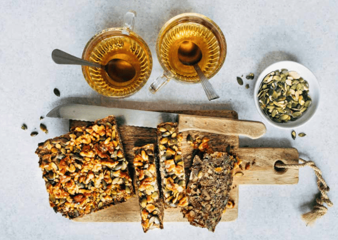 glutenvrij noten-rozijnenbrood